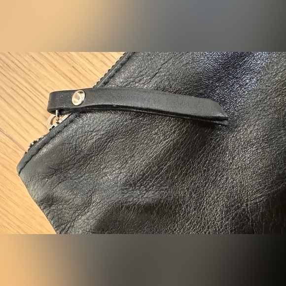 Neiman Marcus Italian-made Black leather backpack, adjustable straps, medium - Picture 6 of 10